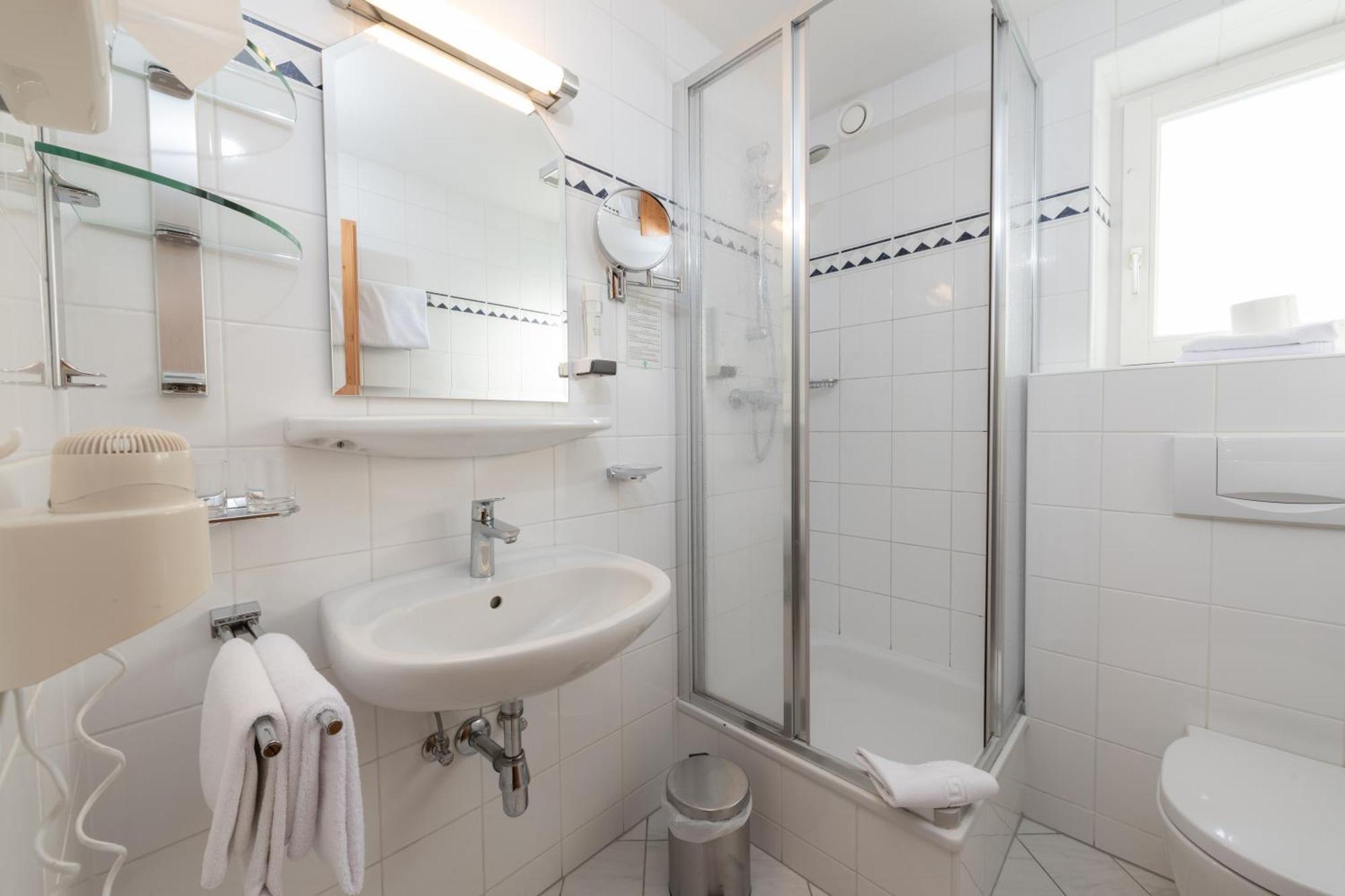 Hotel Schoenberger Nussdorf am Attersee Bagian luar foto